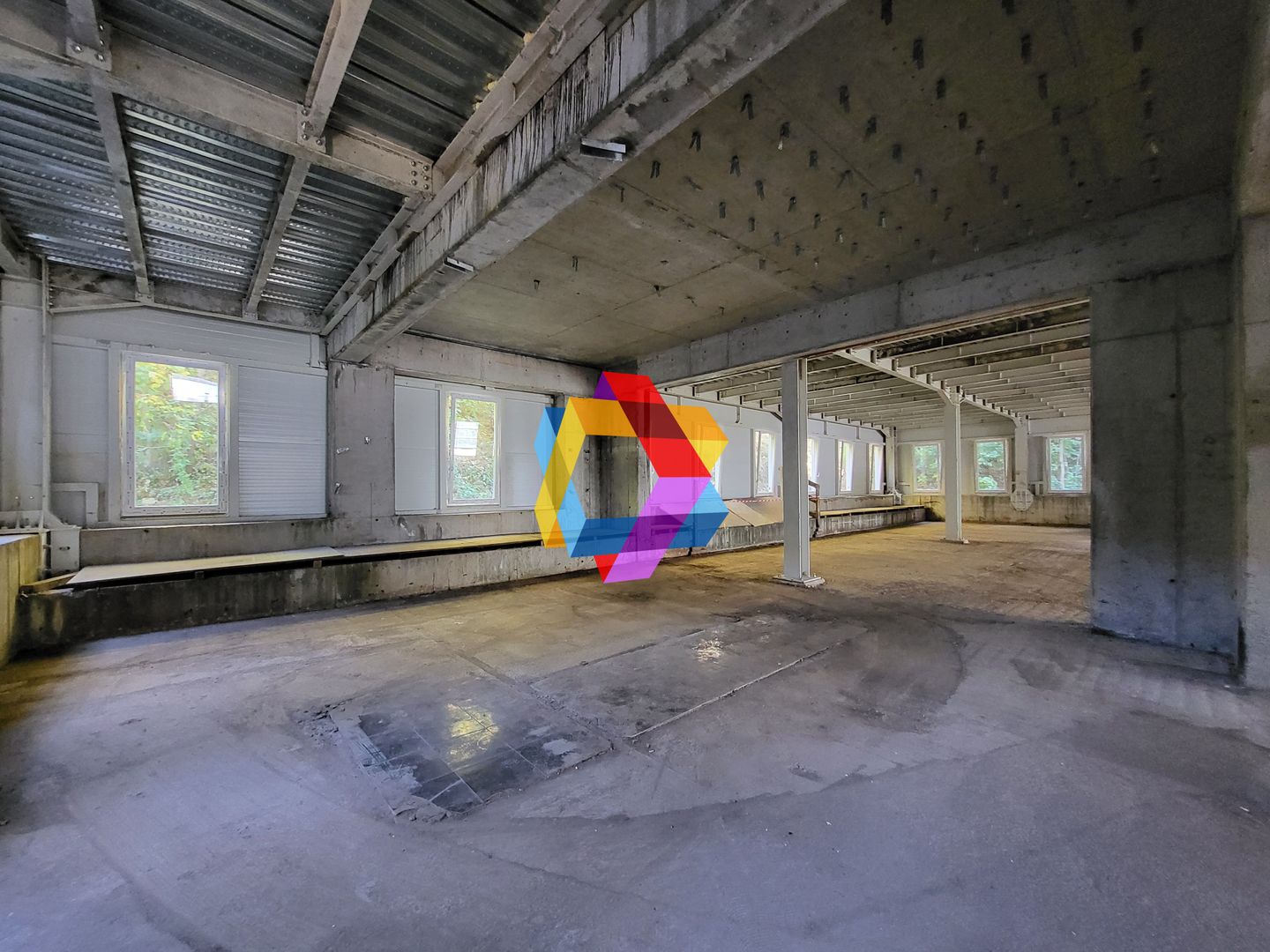 Clădire mixta -3600 mp - Poză 18