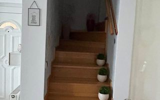 Vând apartament deosebit, situat într-o zonă semicentrală, liniștită și foarte plăcută, ideal pentru cei care își doresc confort și intimitate. - Poză 8