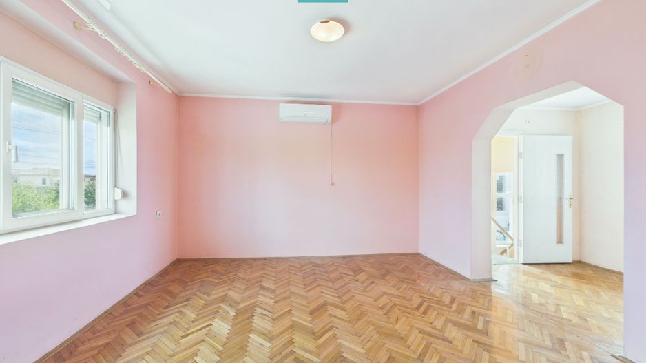 Casă cu 7 camere, ideală pentru familie, Grădiște - Poză 5