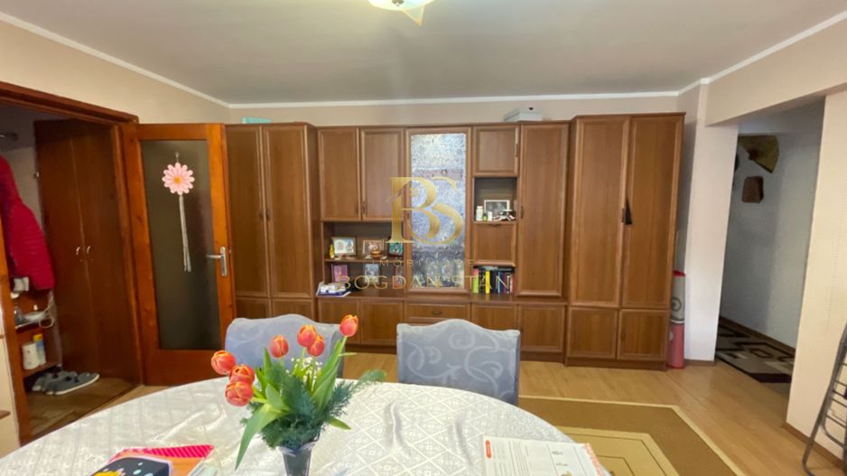 Apartament 3 camere de vânzare | Parter | Zona Micro 16 - Poză 2