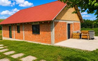 Constructie la rosu si teren 1000 mp, Zapodeni, Vaslui - Poză 2