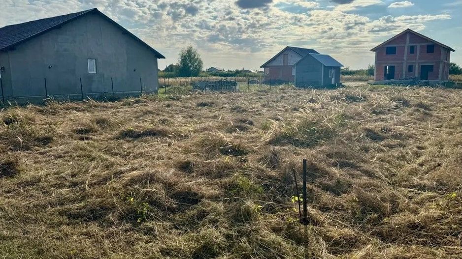 COMISION 0 | Teren intravilan | 700 mp | Sag - Poză 1