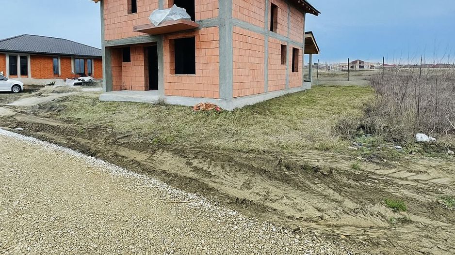 Casă P+M la roșu de vânzare în Cihei – Grigorescu II - Poză 3