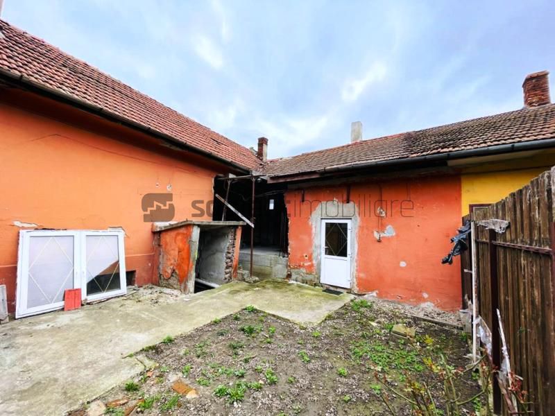 Casa situata ultracentral cu proiect autorizat - Poză 17