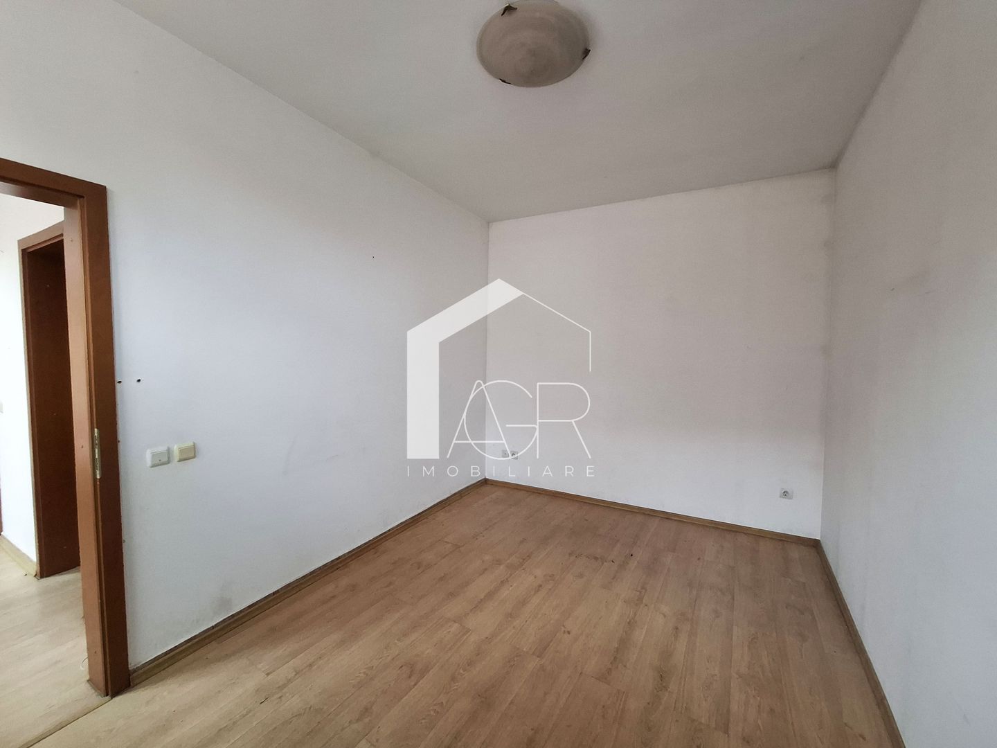 Casa cu 4 camere, zona Central - Poză 14