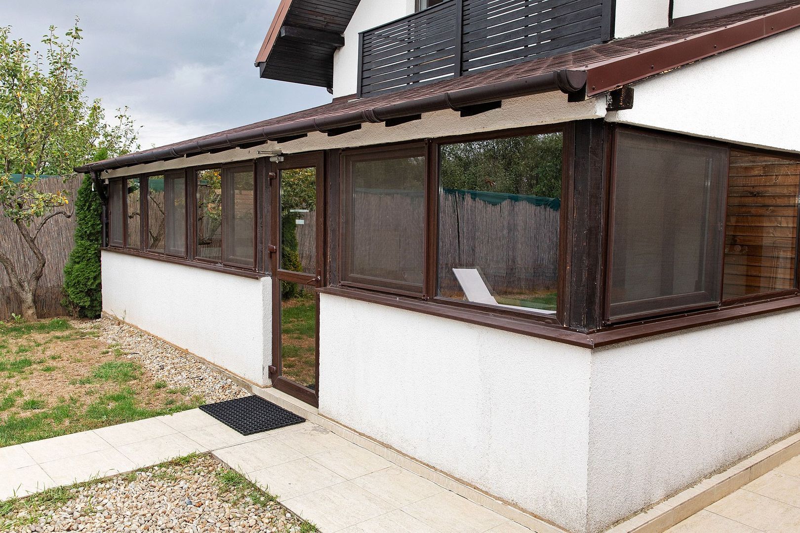 Vilă cu 5 dormitoare, 4 băi, 2 248mp teren, piscină. Preț: 229 000 Eur - Poză 10