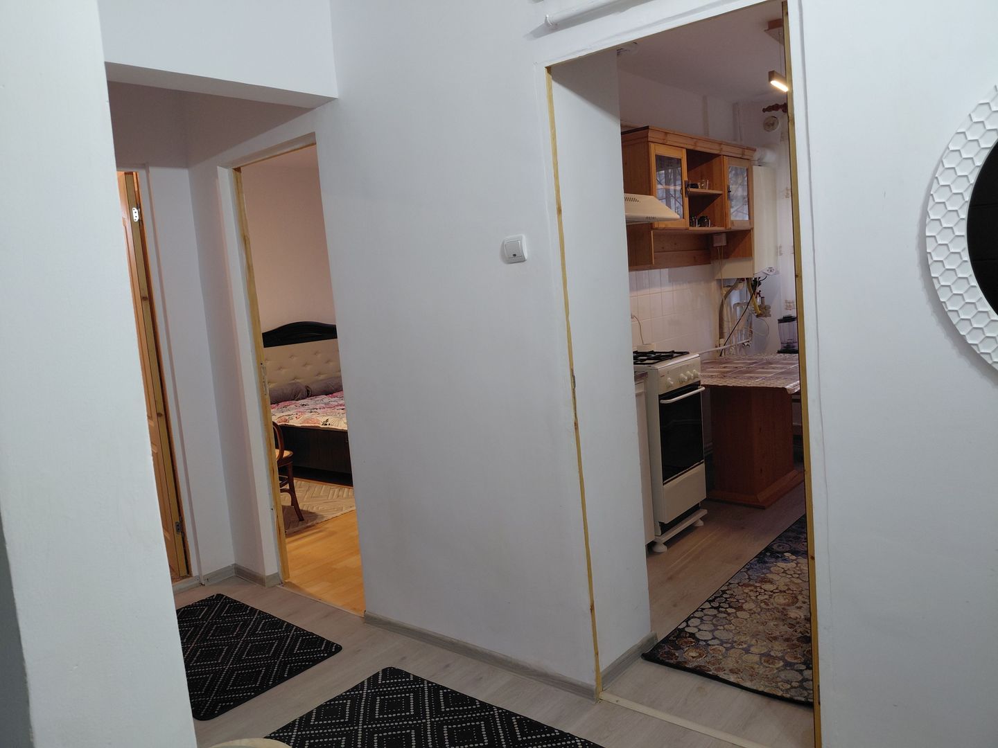 De inch iriat apartament 2 cam dec – Zona Baia Comunală, parter - Poză 16