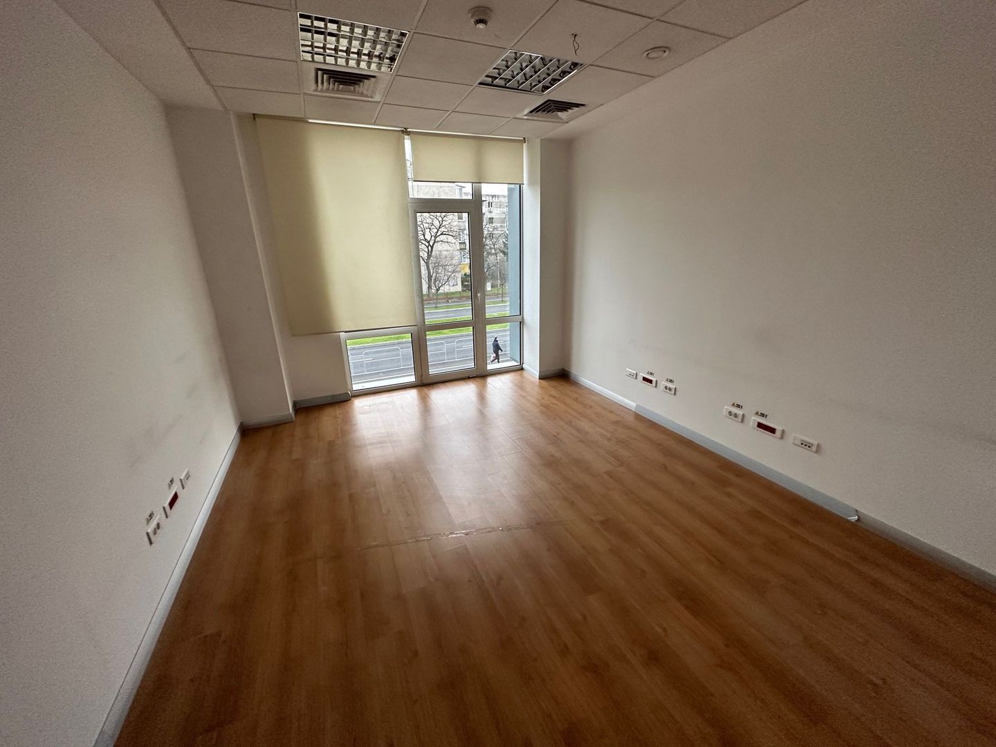 Spatiu de birouri la artera - Poză 7