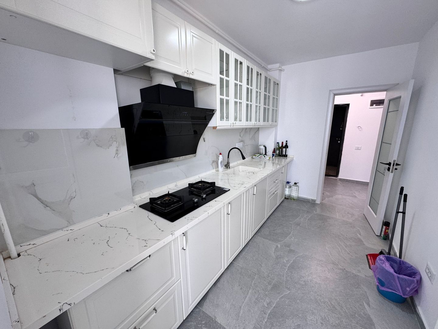 AP. 2 CAMERE PLATANI, TERASA 20 MP, MOBILAT, PARCARE INCLUSA, COMIS 0% - Poză 3