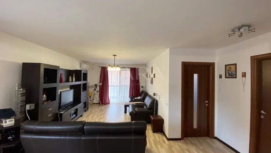 De vanzare apartament cu 3 camere de tip penthouse in Floresti! - Poză 3