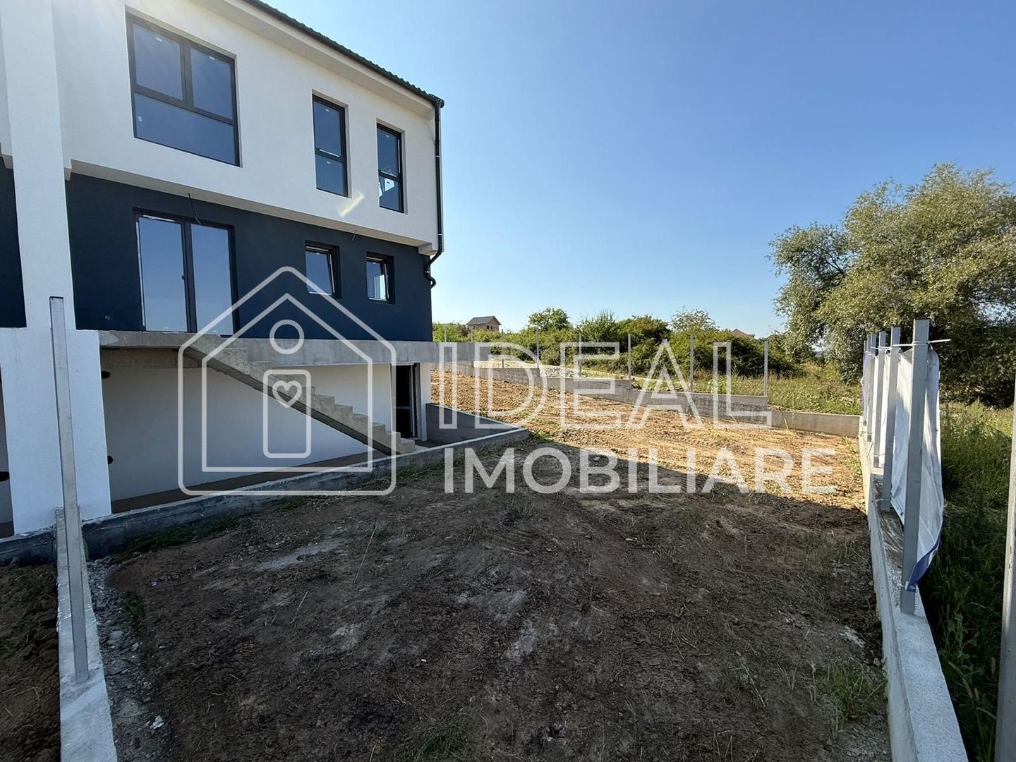 Casa cu 4 camere, pivnita si 300 mp de curte, zona Calea Cisnadiei - Poză 1