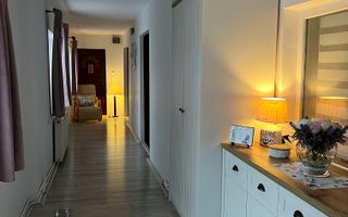 O căsuța cocheta, cu o atmosfera primitoare și calda - Poză 8