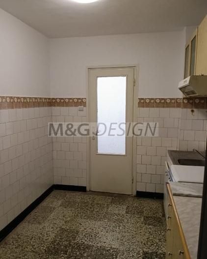 Vând apartament cu 3 camere zona centrala - Poză 6