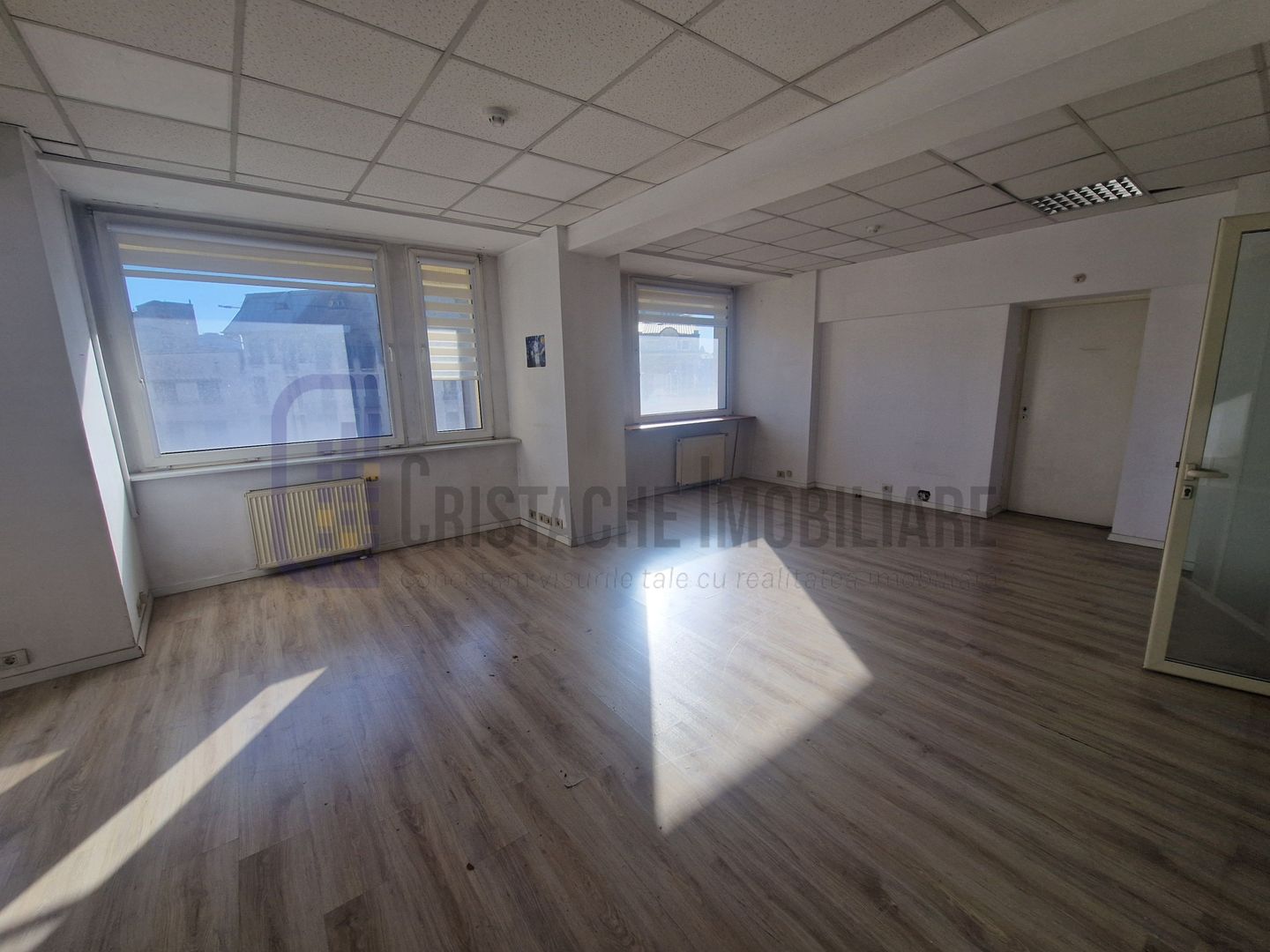 Universitate - birouri la cheie, suprafate intre 40 m² si 2500 m² - Poză 11