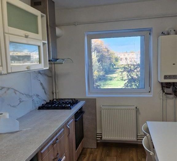 Etaj 1 4 camere  Complexul Studentesc-aproape de Sala Olimpia - Poză 3