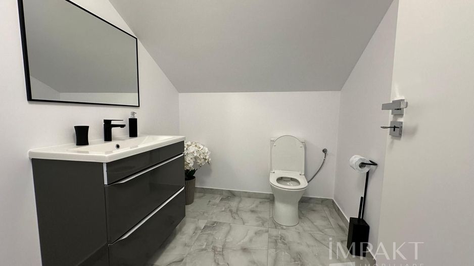 Vila deosebita spre inchiriere in Dezmir! - Poză 17