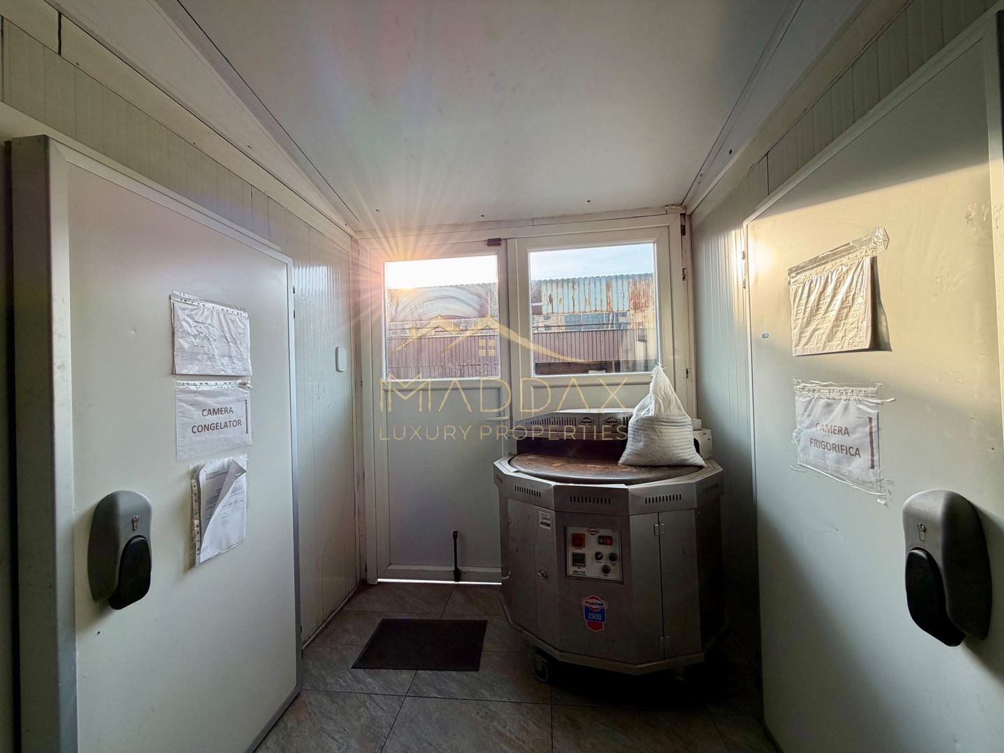 Spatiu Comercial  *731mp* / VAD stradal 31m / 19 locuri de parcare // Unirii - Poză 22