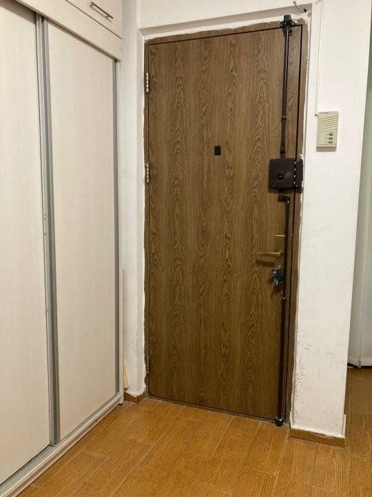 Apt 3cam renovat  69mp, dotat cu  CT, AC , an 1985  etaj 7/8, mobilat - Poză 5