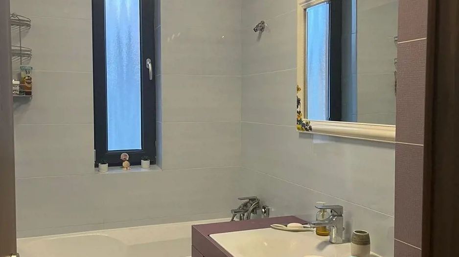 Vand apartament 2 camere Giroc - Poză 1