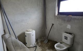 Casa la rosu Boroaia-Suceava - Poză 5