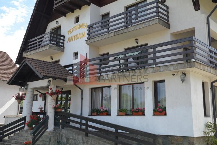 Pensiune la cheie de vânzare în Bran – Afacere cu 10 camere plus piscina - Poză 2