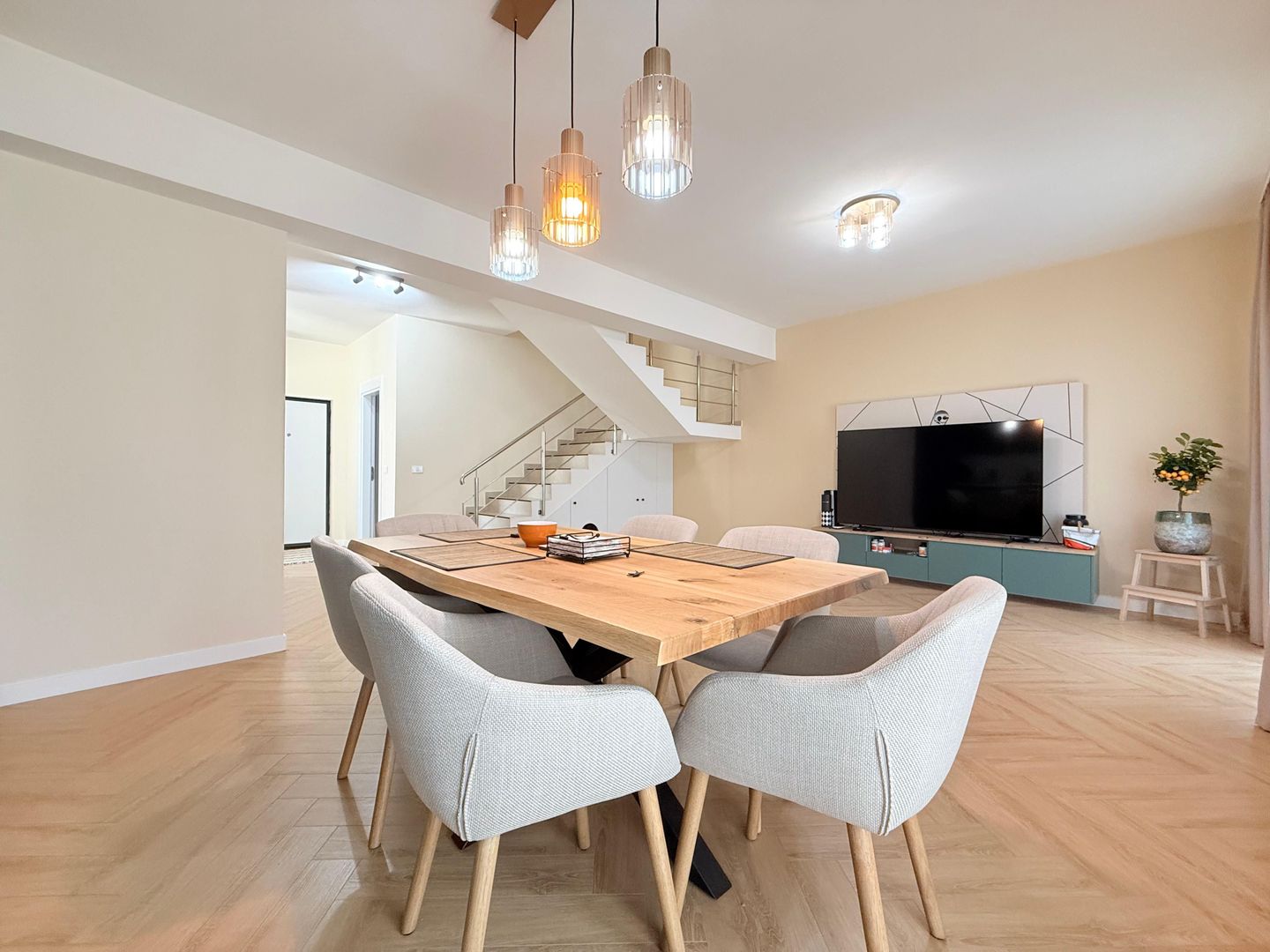 Vila 4 camere | 3 dormitoare | 3 bai | Gradina | Toate Utilitatile - Poză 10