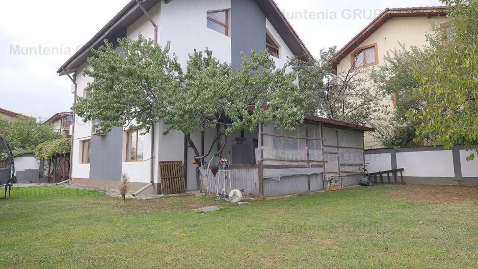DOBROESTI - Str. Doinei, vila P+E+M, 6 camere, 3 bai cu fininsaje LUX - Poză 26