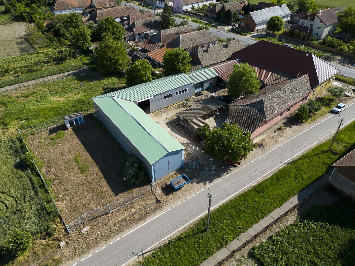 Clădire cu 5 camere cu teren și hală în Cenad - Poză 24