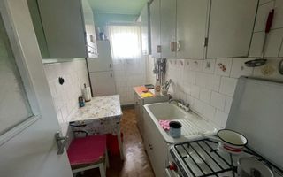 Apartament  cu 3 camere -Zona Dambu-B-dul 1848 - Poză 5