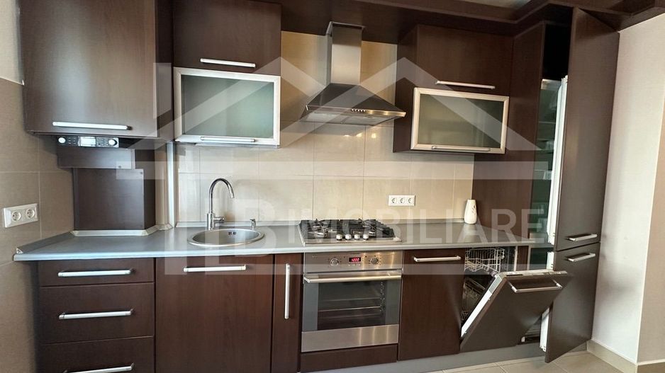 Apartament cu 3 camere, 90mp, decomandat, Zona EON - Poză 4