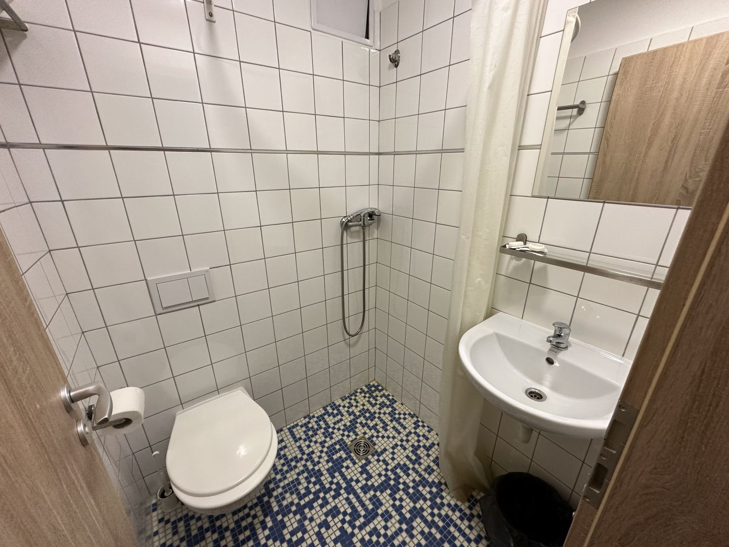 Garsoniera complet mobilata si utilata - Poză 6