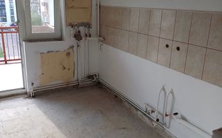 Vand sau schimb apartament plus teren - Poză 1