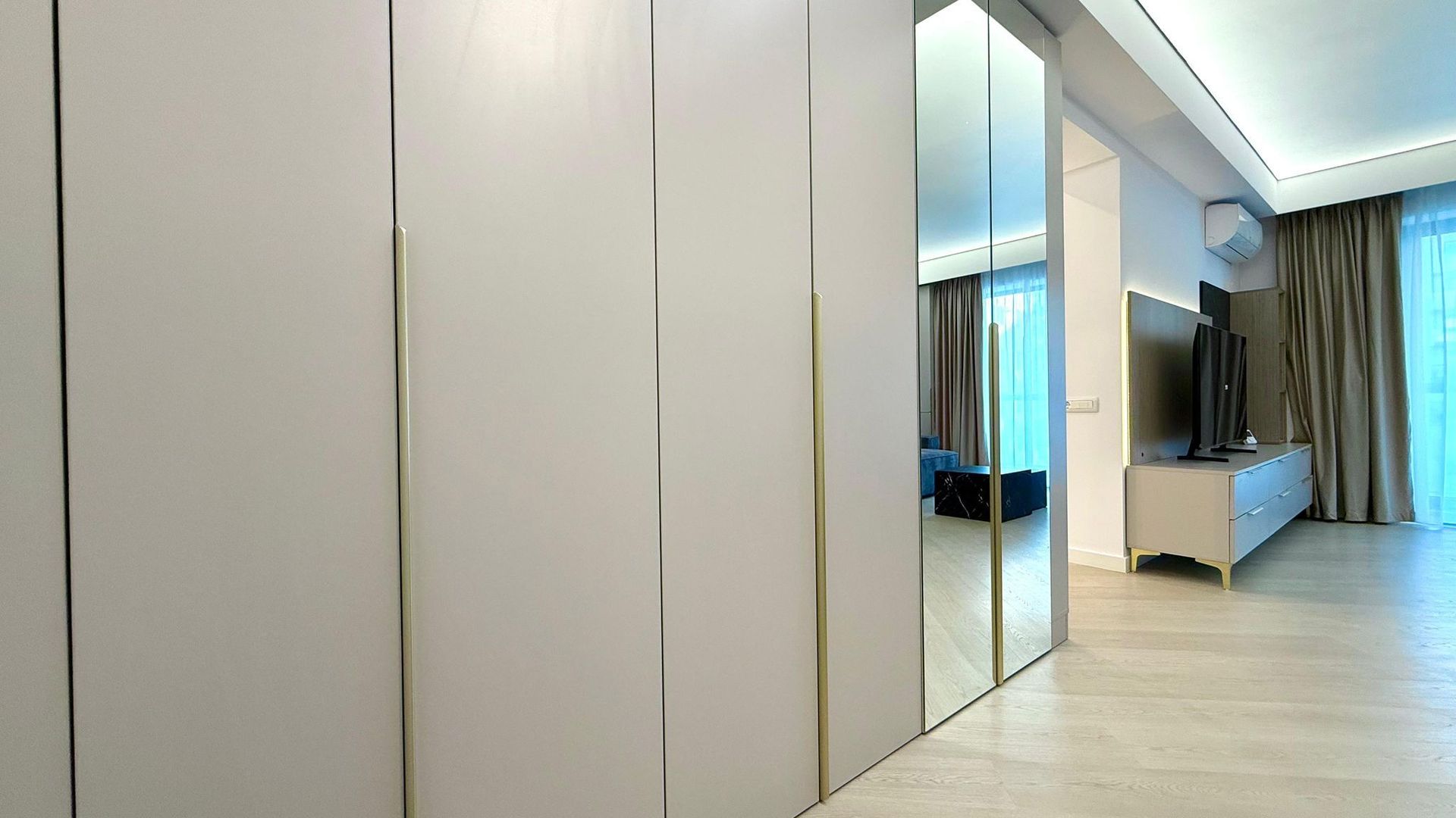 INCHIRIERE DOUA CAMERE CORTINA NORTH - Poză 6