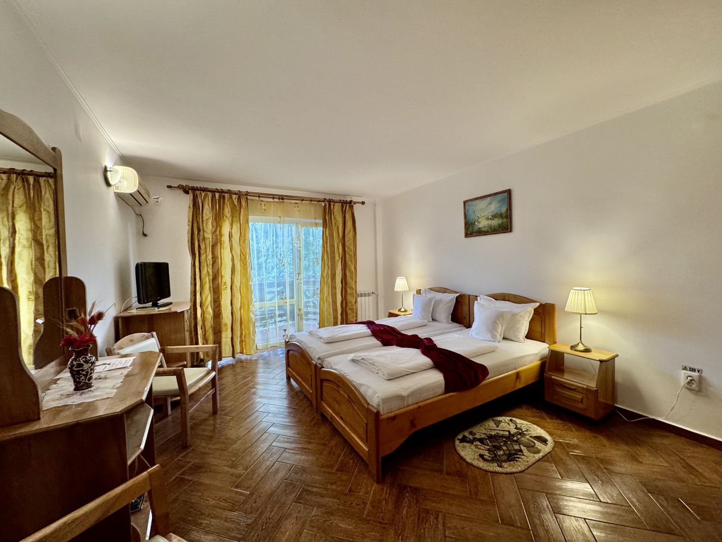 Hotel 20 camere Delta Dunarii 50 m deschidere teren 6000 mp acces auto - Poză 12