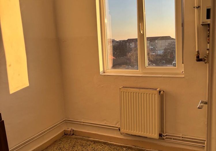 Ap. 2 camere, zona Dambovita, etaj intermediar, centrala termica - Poză 3