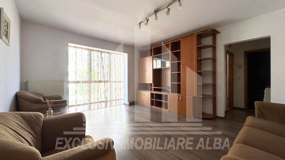 Apartament 3 camere | De vanzare | 70 mp | Etaj 1 | Renovat | Cetate - Poză 1
