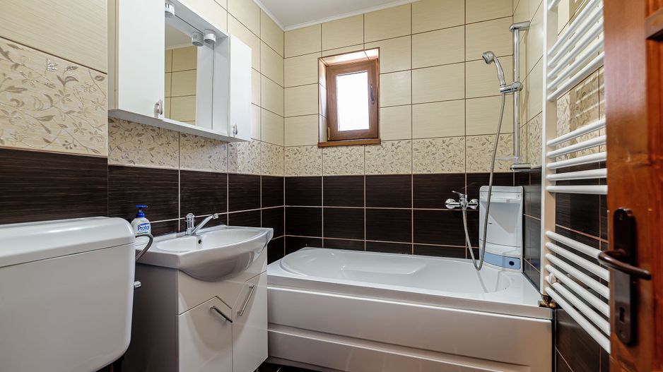 Vilă cu 4 dormitoare în Livada - Poză 8