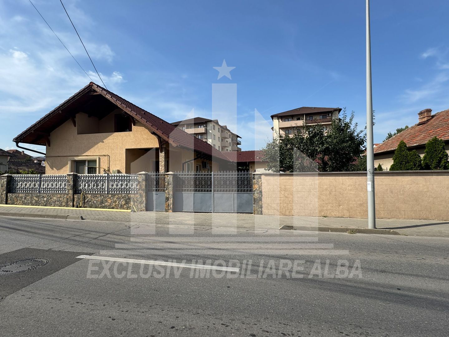 Casa individuala de vanzare, Centru - Poză 1