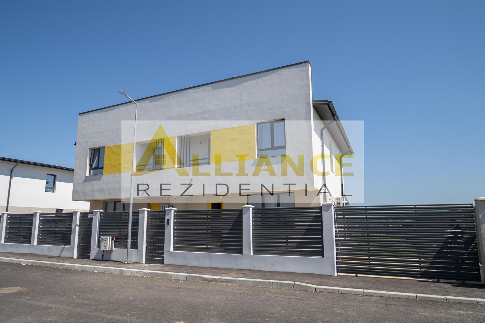 Vila de vanzare-4 camere-2 bai - Poză 3