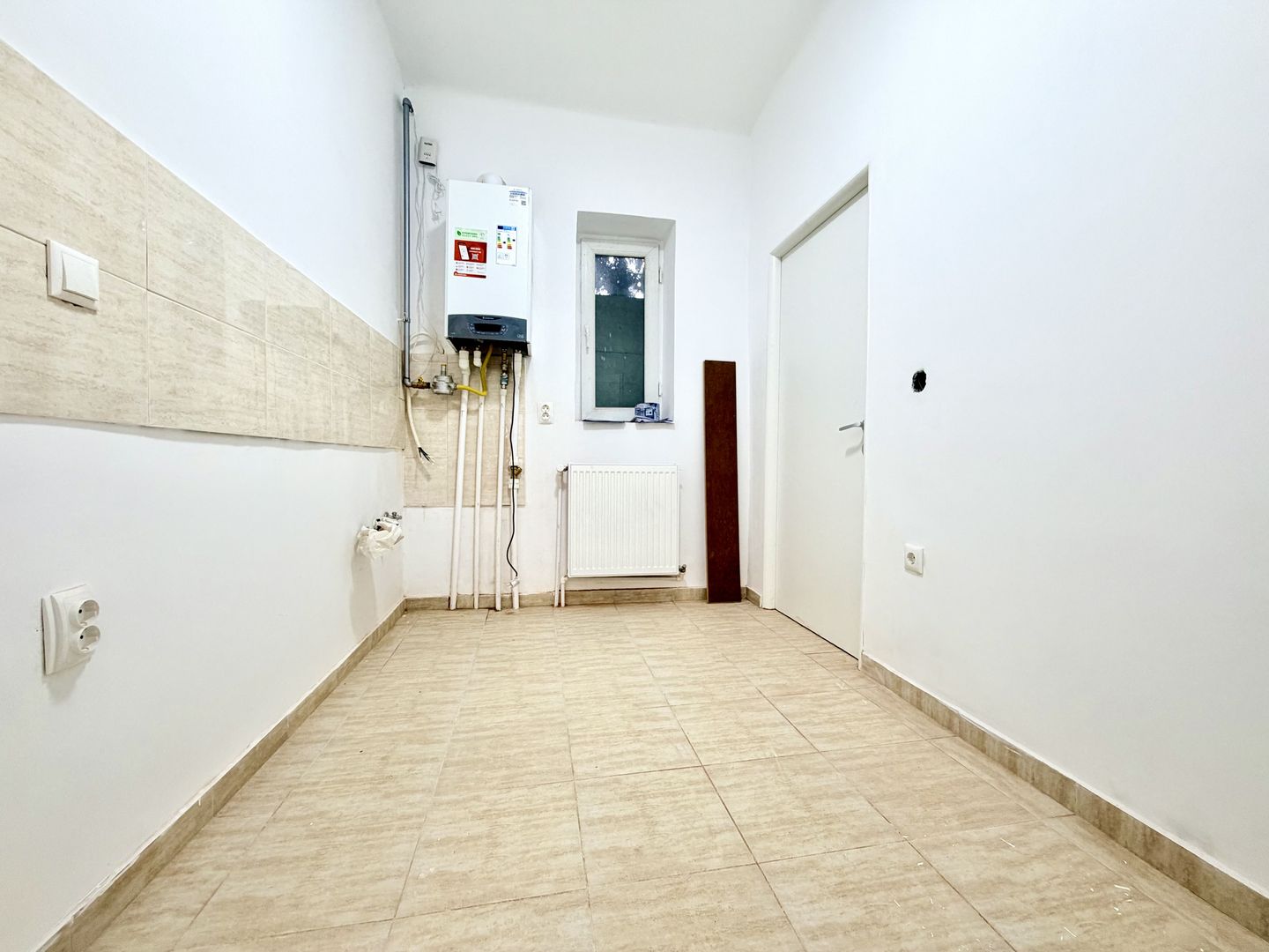 Spațiu comercial de închiriat – artera principală în nordul orașului. - Poză 13