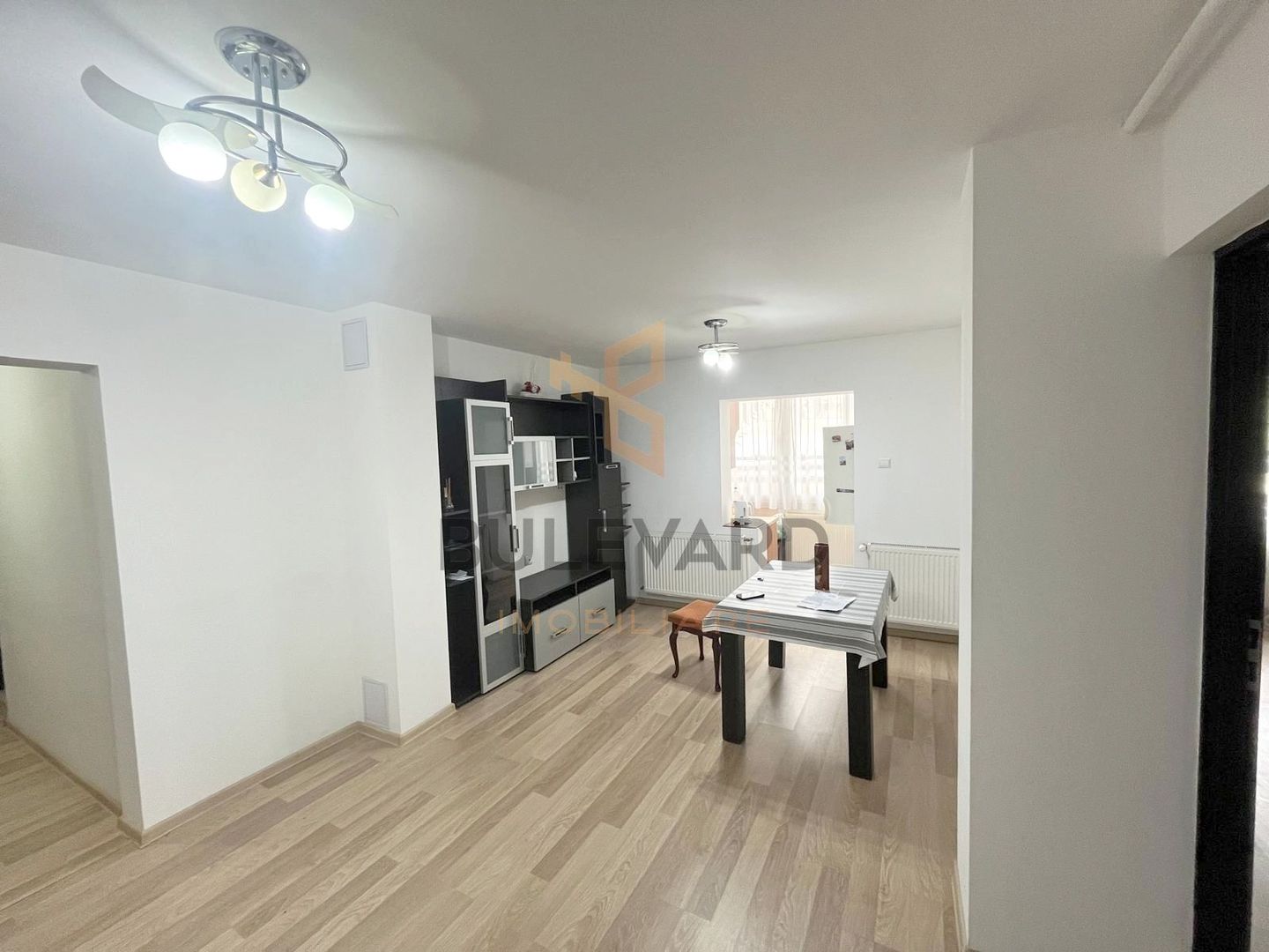 Apartament 3 camere etaj 1, zona centrala! - Poză 2