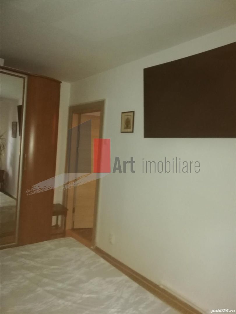 Vânzare apartament semidecomandat 4 camere cu centrală Bd. Obregia - Poză 1
