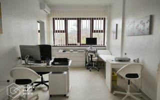 Cabinet medical ultracentral, renovat recent în Policlinica Municipala - Poză 4