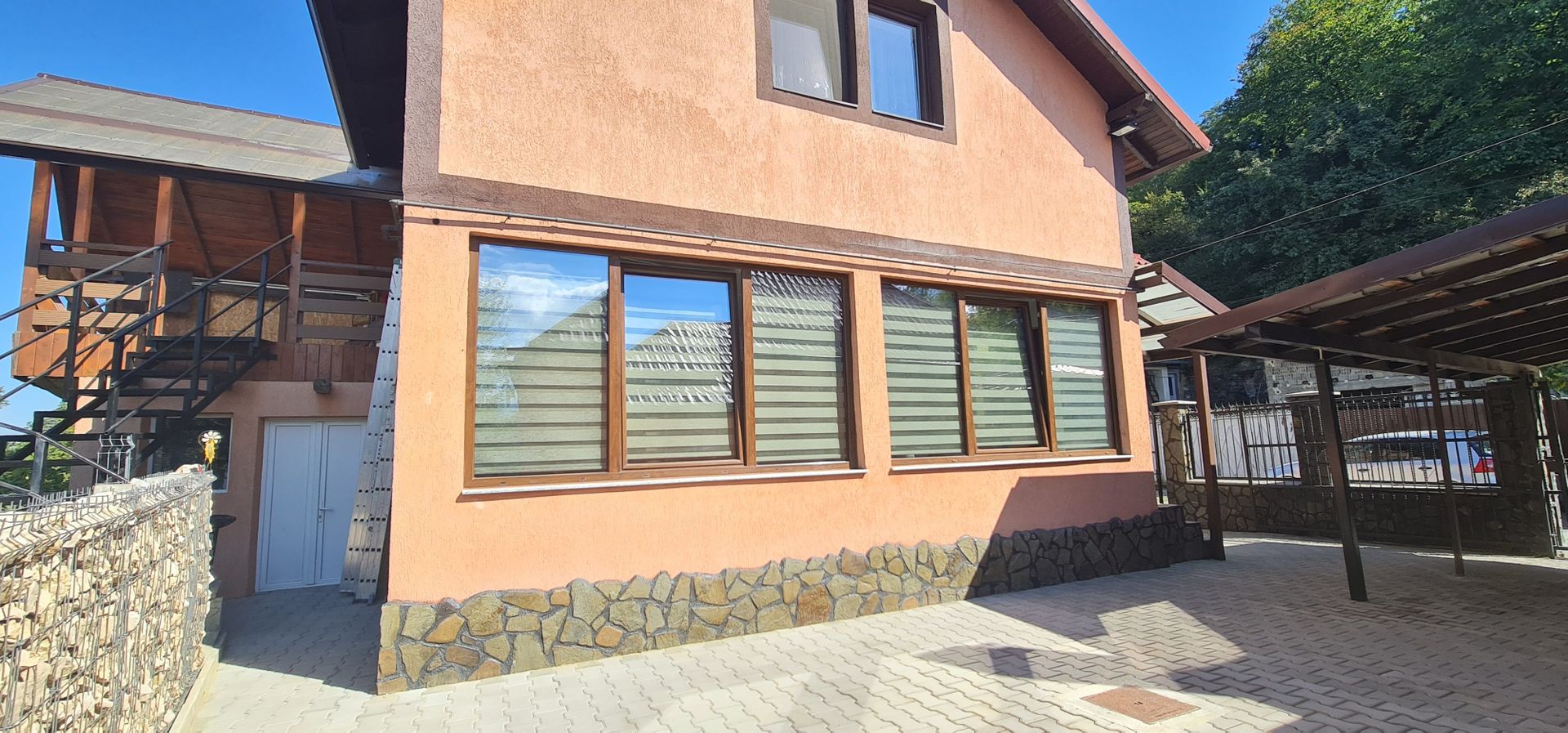 Casa individuala 3 camere mobilata utilata Tarlungeni - Poză 21