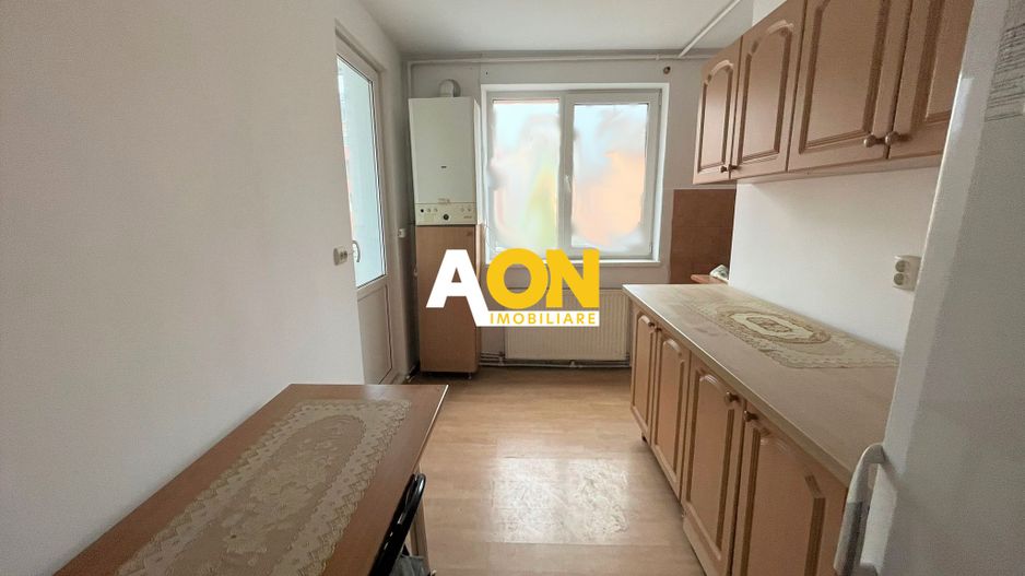 Apartament decomandat cu 2 camere + balcon, etaj 2, zona Spital - Poză 3