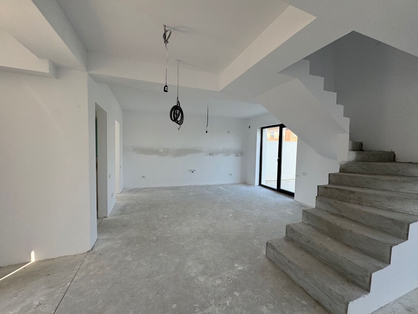Vila Otopeni Odaile, curte GENEROASA 390m2 - Poză 3