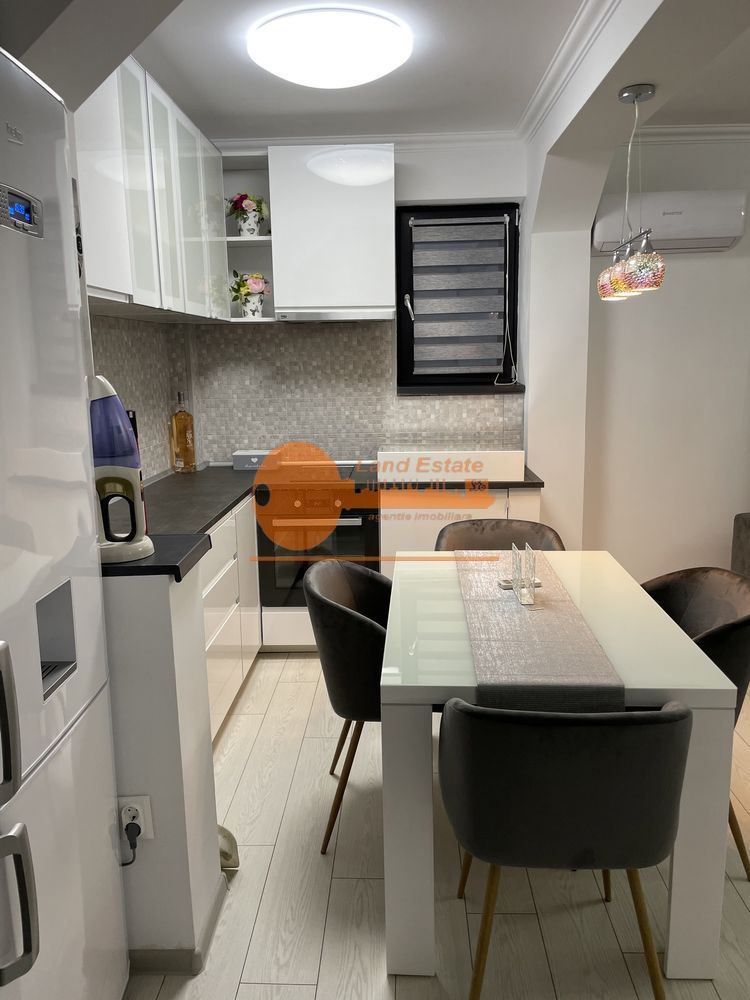 2 camere Piata Romana ( 1 minut de metrou ) - Poză 1