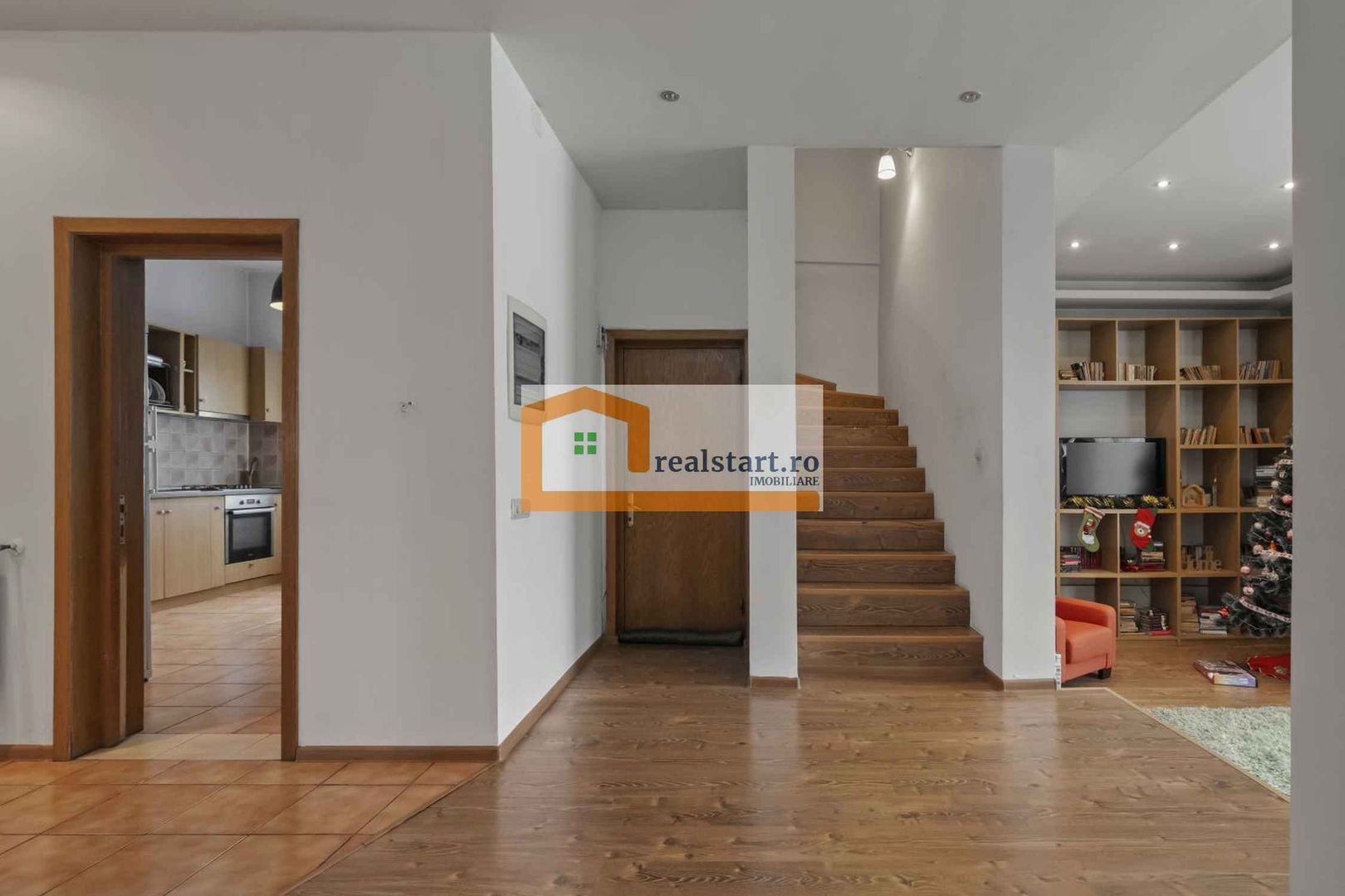 Vila 14 camere, individuala cu teren 590mp, curent trifazic, ALA, Metrou, - Poză 6