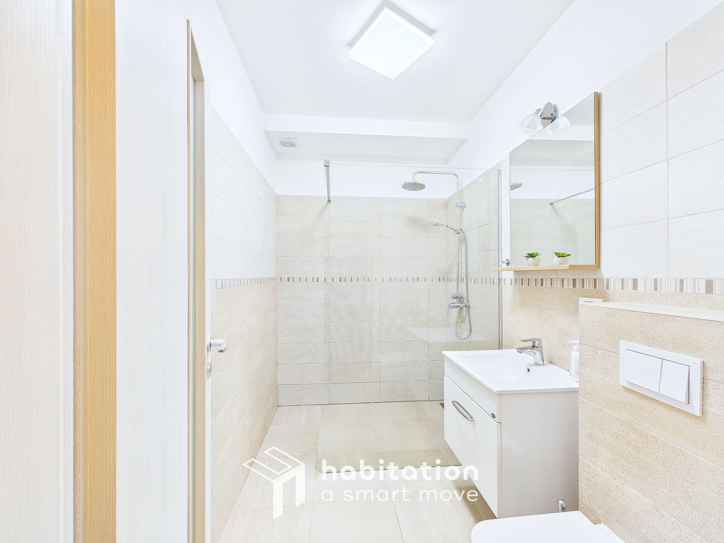 Apartament spațios cu curte și garaj – confortul unei case moderne - Poză 19