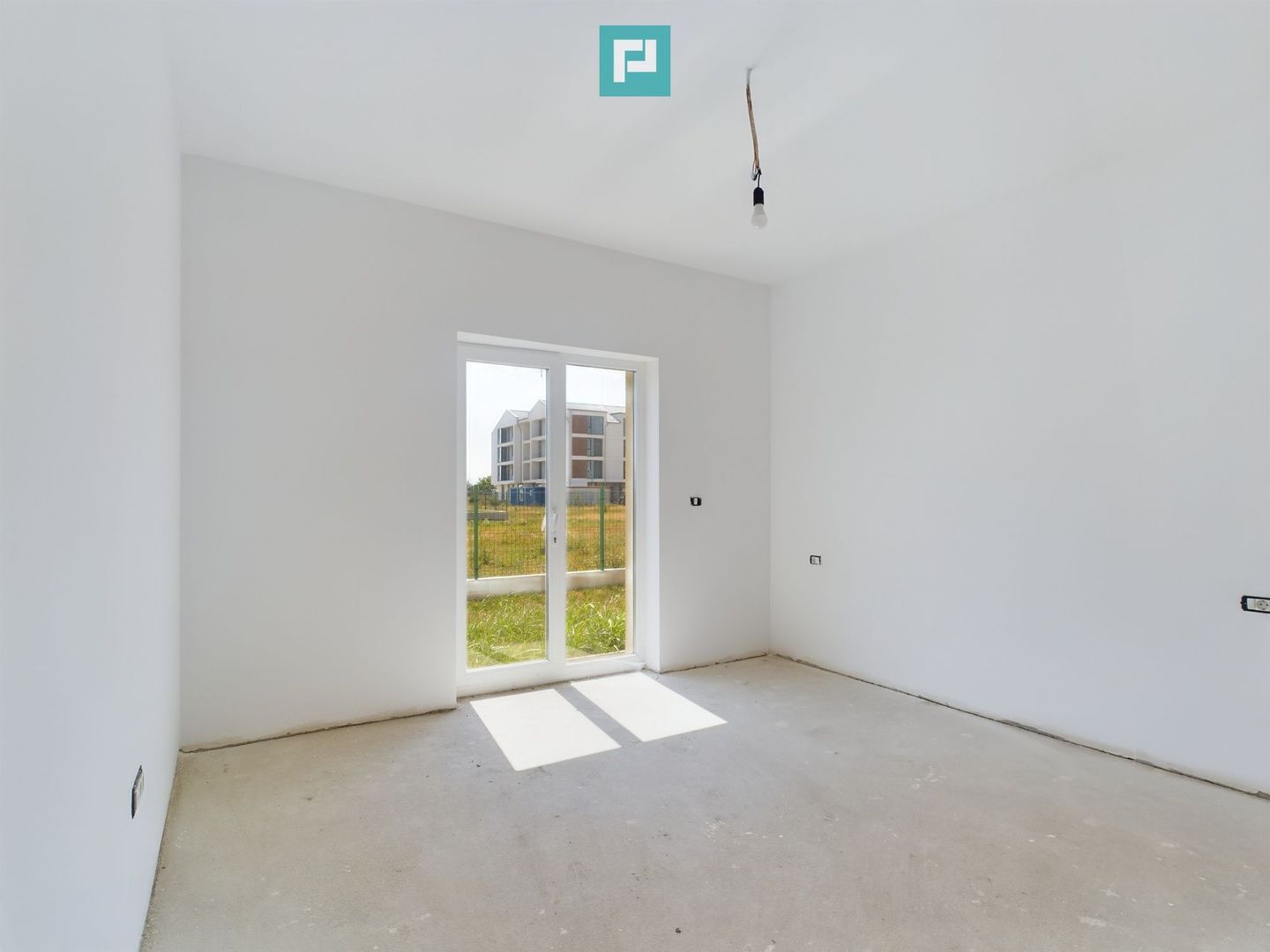 Apartament cu 3 camere, zona Torontalului - Poză 2